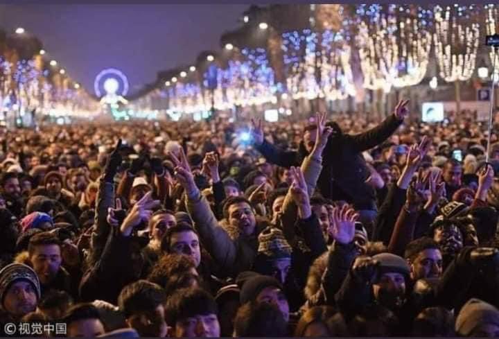 NavidAtayee's tweet photo. یک جهان اما این کجا آن کجا!! https://t.co/P8x1Og9dC2