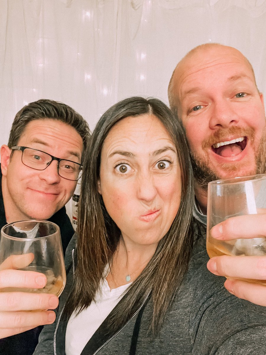 thetripsYT's tweet photo. HAPPY NEW YEAR! Loving @andersoncooper and @andycohn on @CNN  #Goodbye2021 #cnnnye #NewYear #hello2020 #HAPPYNEWYEAR2022 #canada https://t.co/2uaMJl5UpR