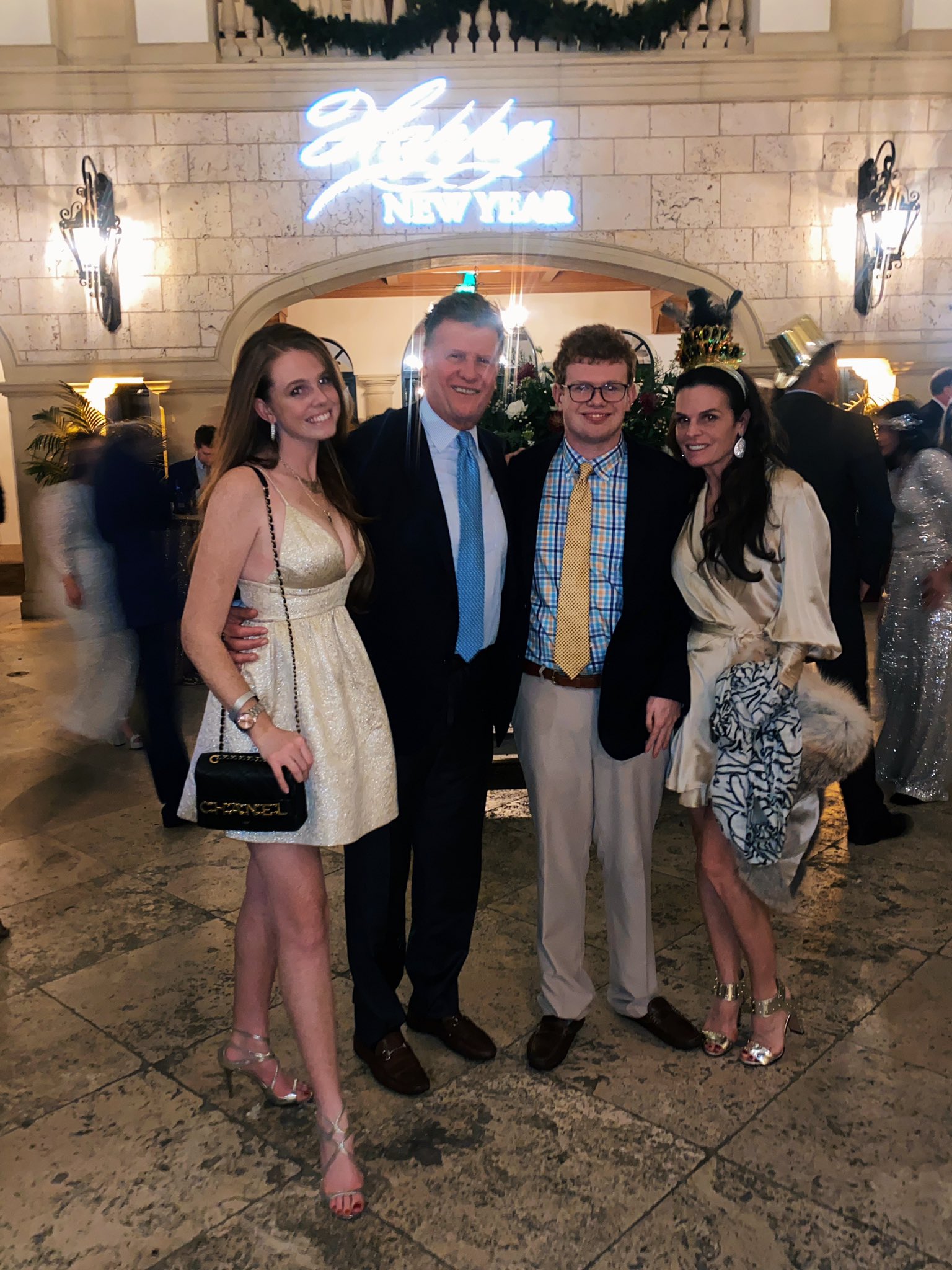 joe-kernen-on-twitter-happy-new-year-2022-https-t-co-taxshxha52-twitter