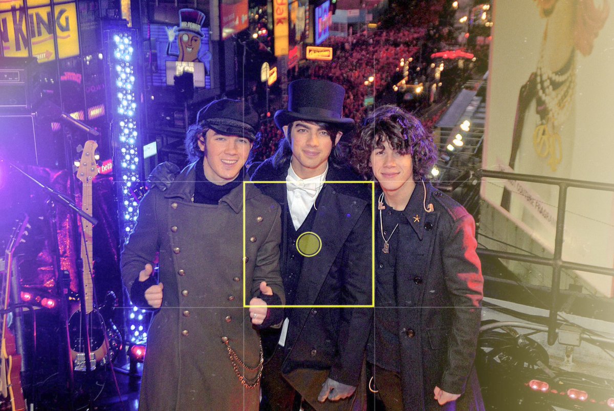 livesforjonas's tweet photo. — 𝐇𝐚𝐩𝐩𝐲 𝐍𝐞𝐰 𝐘𝐞𝐚𝐫! 🎆 

Queremos desearles a todos un hermoso e increíble Año Nuevo. Gracias por acompañarnos durante todo este año, ha sido fantástico ¡Nos vemos el próximo con mucho más!

Les dejamos un throwback de 2008. https://t.co/NUY8bvTL4f