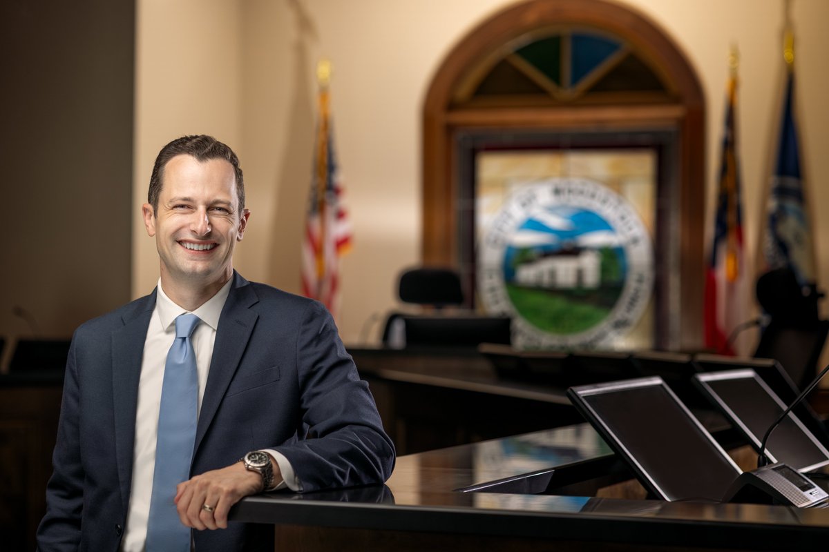michaelcaldwell's tweet photo. 🎉 Happy New Year! As of midnight, I am honored to become the 31st Mayor of the @woodstockgagov .
I can't wait to dream big along with each and every one of you.
Let's get to work! https://t.co/H7FS89uc1g