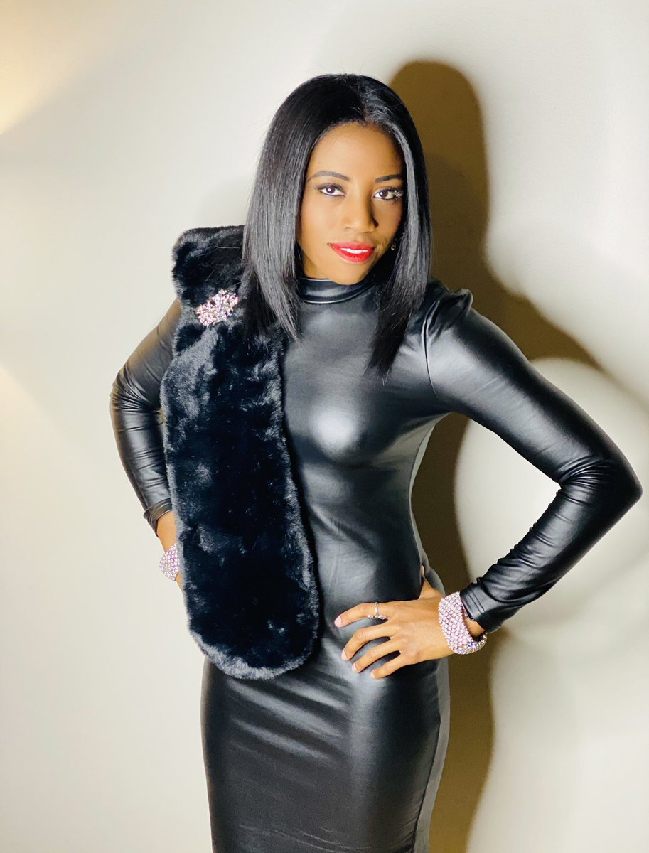 DrChenelleJones's tweet photo. Happy New Year!✨
.
#MillionsDidntMakeIt #BUTWEDID 🙌🏾 https://t.co/SGlAtXCP0W