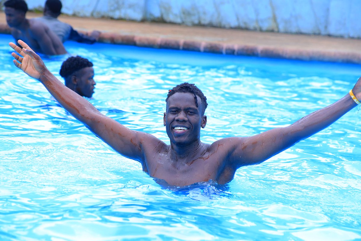 Okurutge's tweet photo. Happy New Year 2022
So happy to start it with a lot of smiles even though I had some challenges during the end of 2021.
Happy New Year
Happy New Ideas
New Captures now.
#HappyNewYear #happiness #yoga #acroyoga #dancer #photographer #swing #SwingDanceUganda https://t.co/533nzzLwI0