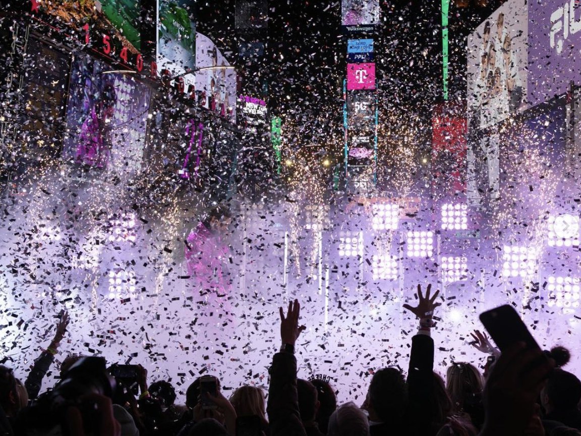 HyattCentricTSQ (@hyattcentrictsq) on Twitter photo Happy New Year ⚡ Happy New Year ⚡