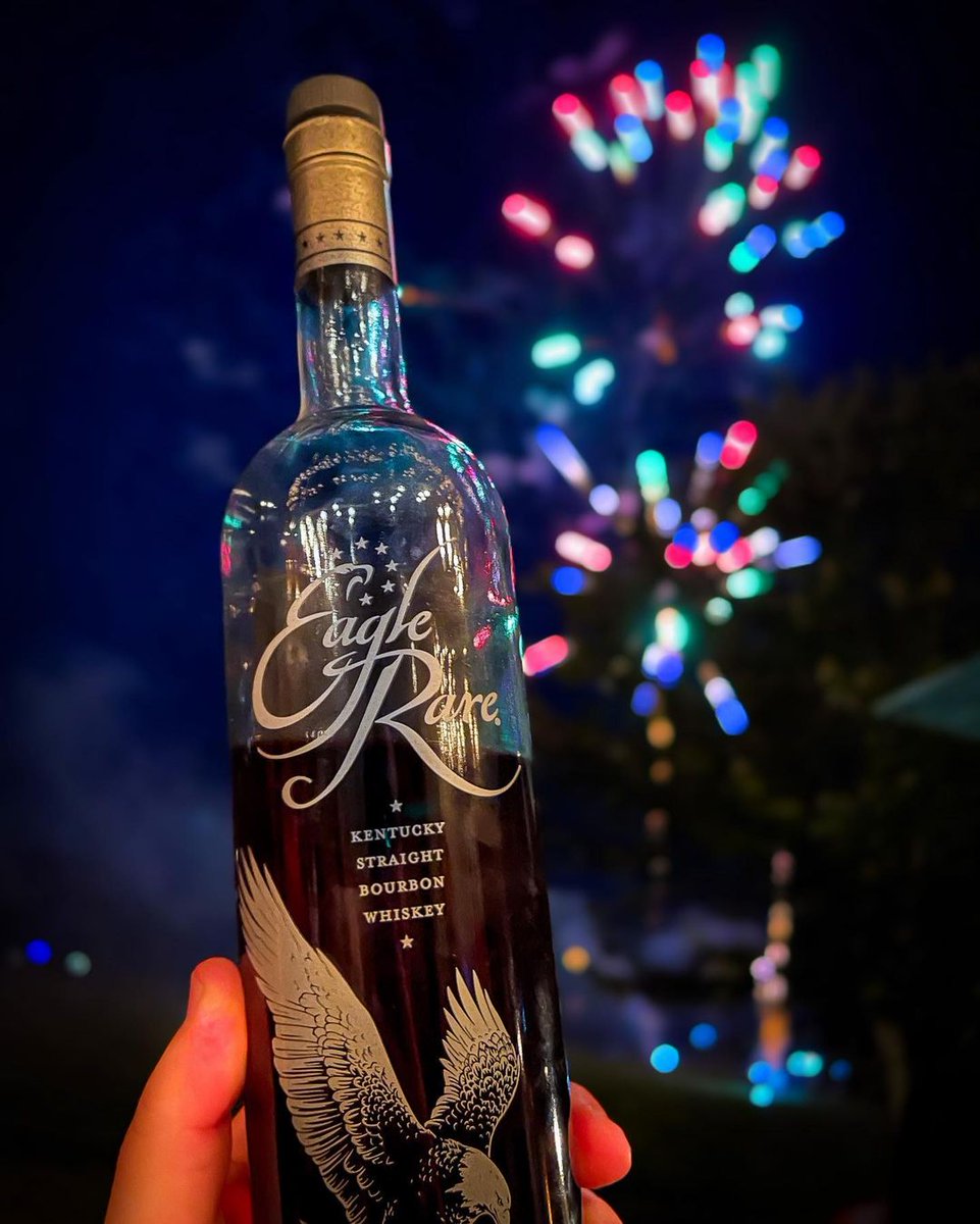 eaglerarelife's tweet photo. Cheers to another opportunity for a rare one. Happy New Year! #ReachHigher 
(IG 📷: kybrownwatersociety)⁣ https://t.co/VxWs9HPmJC