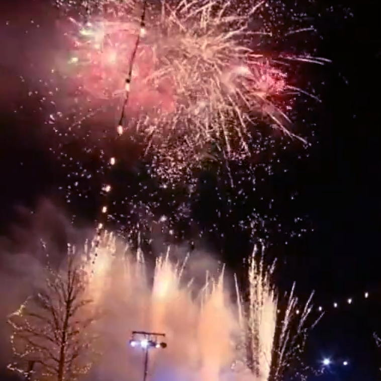 AirMagicFX's tweet photo. Happy New Year! Sincerely from the AirMagic Team!

https://t.co/w7s4sHxHTn

#toronto #fireworks #pyro #newyearseve https://t.co/1meZ1lsFep