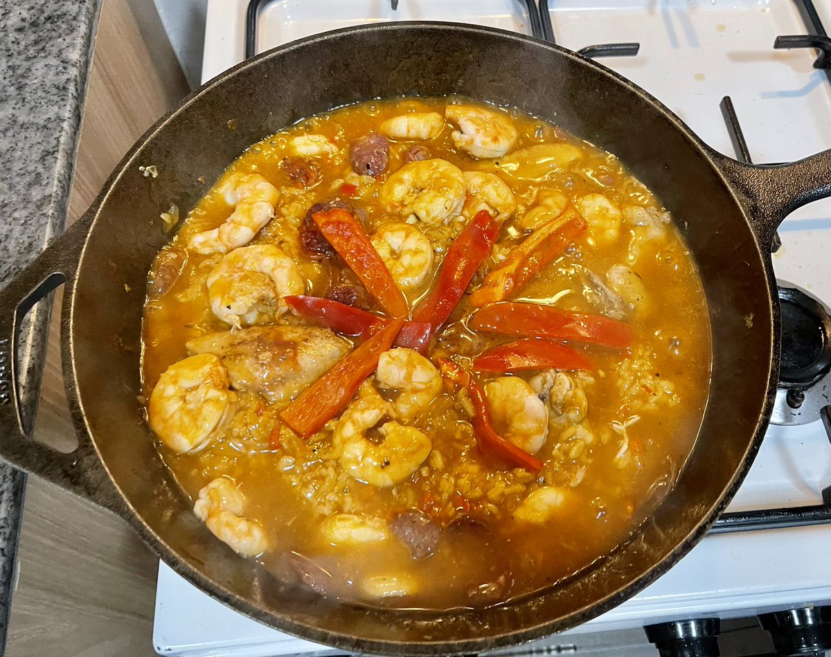 MsY1100's tweet photo. Looks like its gonna be tasty. #paellaupdate https://t.co/e65dHfWbZv