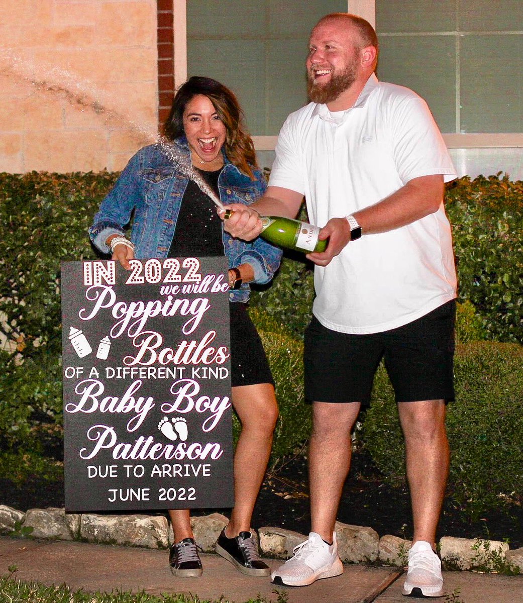 CoachWPatterson's tweet photo. 2022 is sure to be a blast! Happy New Year from the three Pattersons! https://t.co/76kZodDZJO