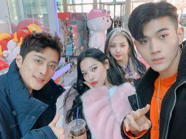 HiddenKina's tweet photo. KARD, It was a hard year, but it only make me closer to you and with other hidden kards
Can't wait for what 2022 are gonna ber for us, we are coming back stronger than before 
Thanks my babies ❤️ https://t.co/FCZcsSLZUE