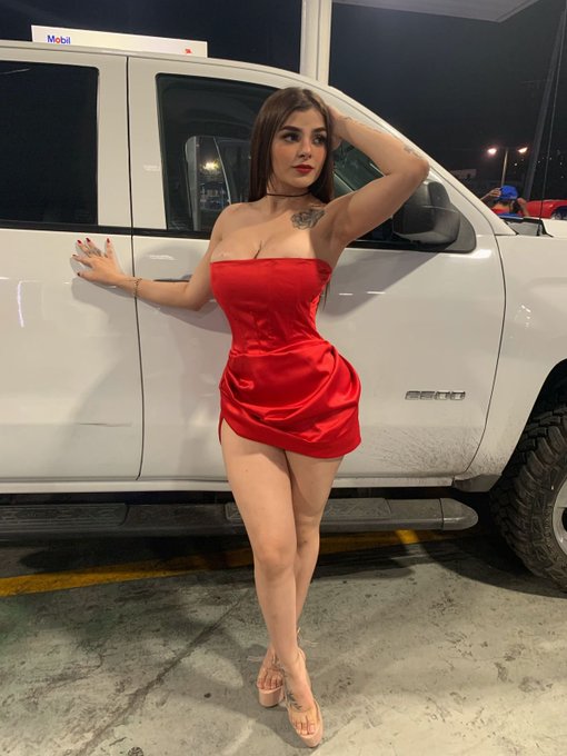 Feliz A&ntilde;o y que venga un 2022 con todas las metas planeadas 😍 💕 https://t.co/SM6efSDqcd<a href="/tag/nuevafotodeperfil"class="tags"><span>#nuevafotodeperfil</span></a>