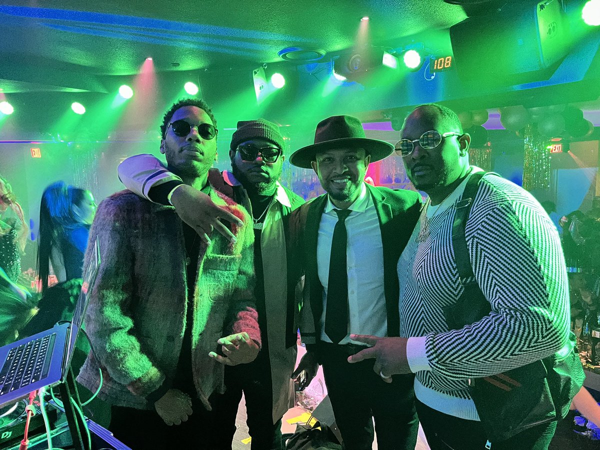 Happy New Year from the Motion Men 🌊🏄🏽‍♂️🌎 s/o <a href="/DJBabeyDrew/">BabeyDrew</a> for rockin wit us tonight at <a href="/BlueMartiniATL/">Blue Martini Atlanta</a> #HAPPYNEWYEAR2022 #swagsurfin  🎶 Status out now on all streams 📈