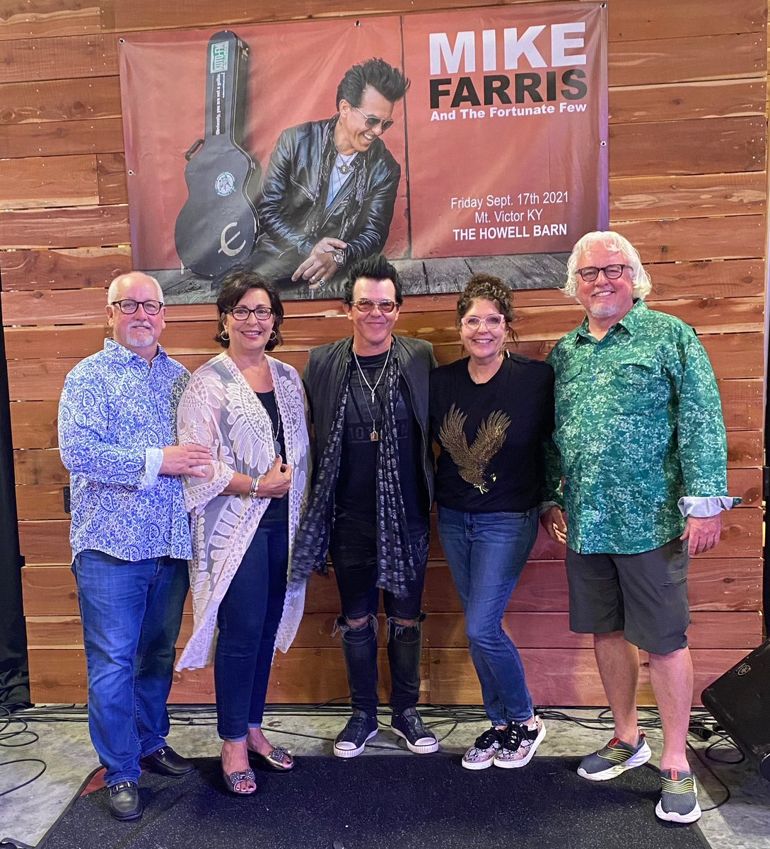 BAlan2468's tweet photo. When you just casually run into @MikeFarrisMusic fans in Orlando because they ask you what your dog’s name is, you become fast friends. #MercyMe #MercyNow https://t.co/6ugKii0OOC