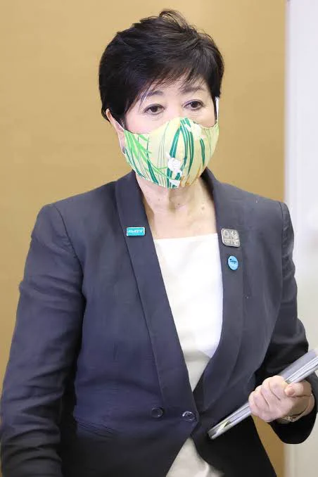 @MTHeal6 つぎは柄の布マスクでお願いします。笑 