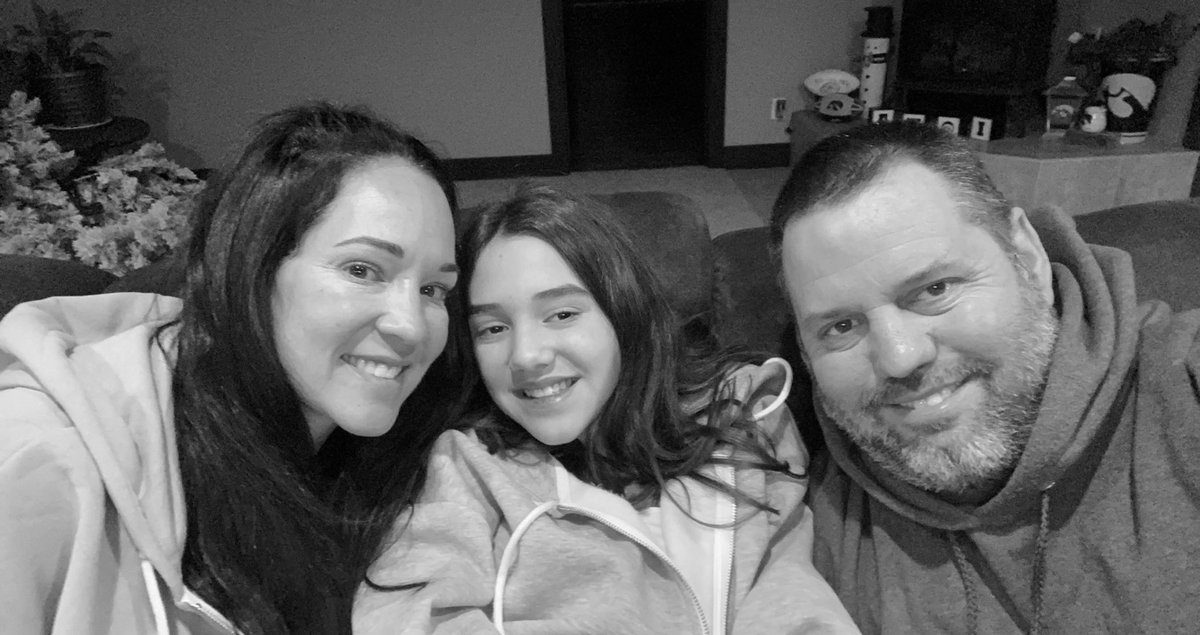 Polished_Turf's tweet photo. Bring on 2022! #family #thisisus #DeNeve https://t.co/Afxo6iTsKR