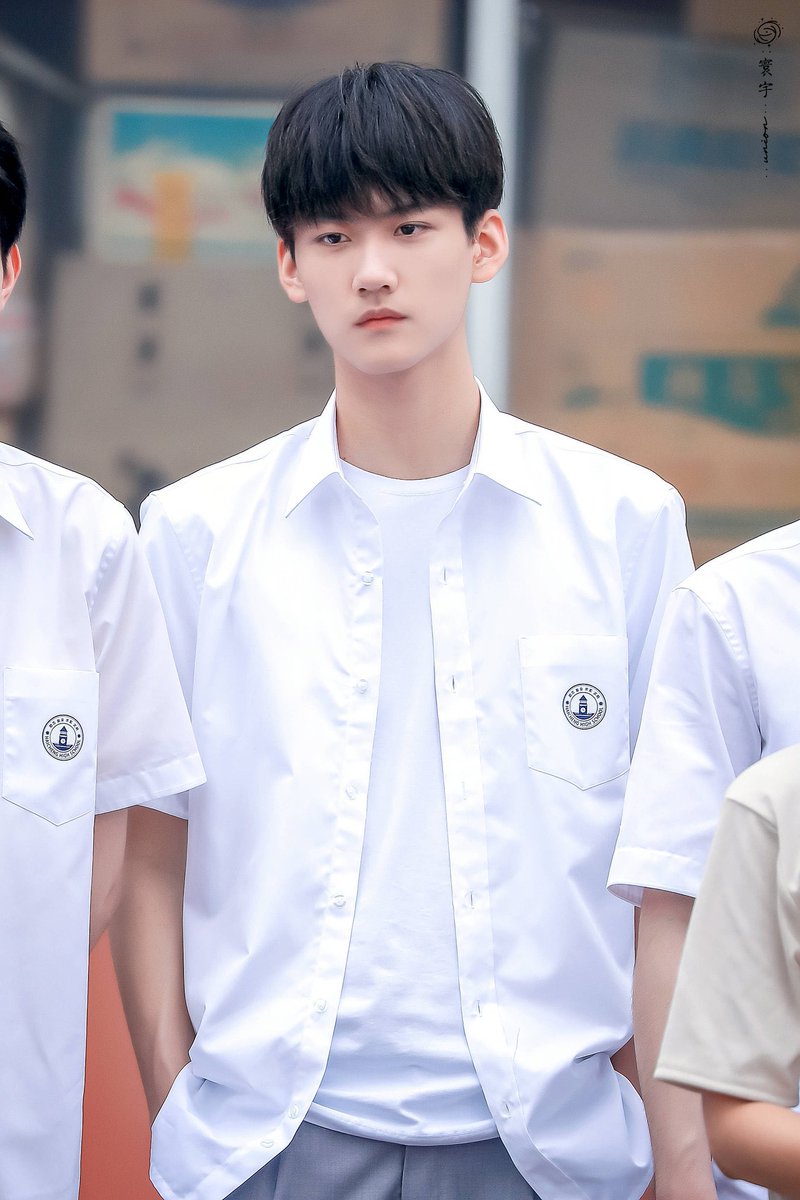into1__dadiel's tweet photo. เสื้อตัวนี้เคอใส่ตอนถ่าย ซร และเผลอเอากลับมาด้วย สตล กอง ตามหานานมาก แต่เคอก็ไม่กล้าเอากลับไปคืน เลยซ่อนไว้ในตู้ วันนี้น้องแพทค้นตู้เสื้อผ้าเคอและชอบเลยเอามาใส่ สรุปมันเป็นเสื้อตัวเดียวกัน รับประกันได้จากเสื้อยับเพราะเคอชอบใส่เสื้อยับ

ไม่รับความเห็นต่าง รับแต่ความเห็นกาว 🤣🤣 https://t.co/Ktj9i6xBUu