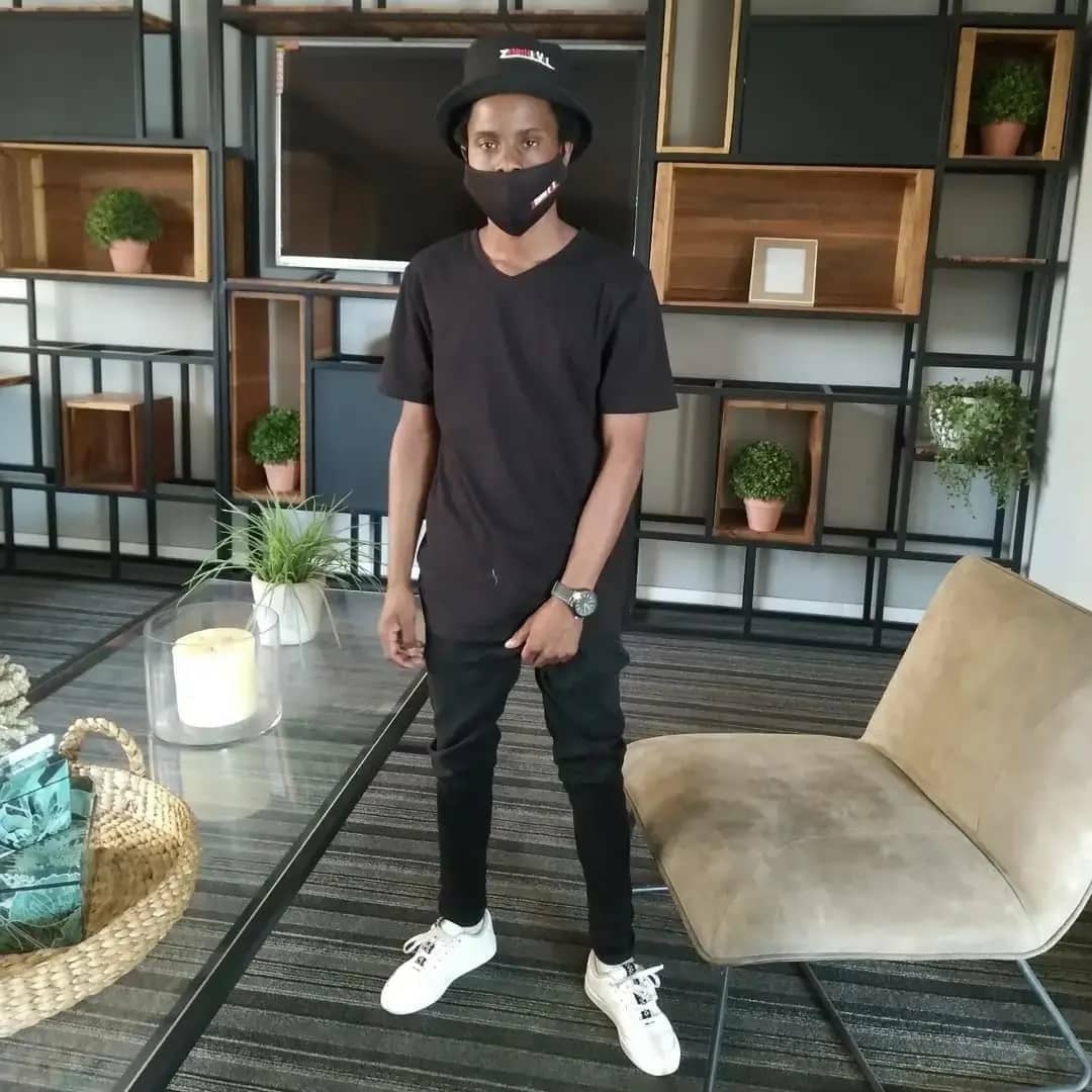 ZenithLevel_sa's tweet photo. "Happy New Year
#HustleBuildWealth 
#ZenithLevelClothing 
#ZenithLevel" - @LehumoLetageng https://t.co/6gqWCrmYO2