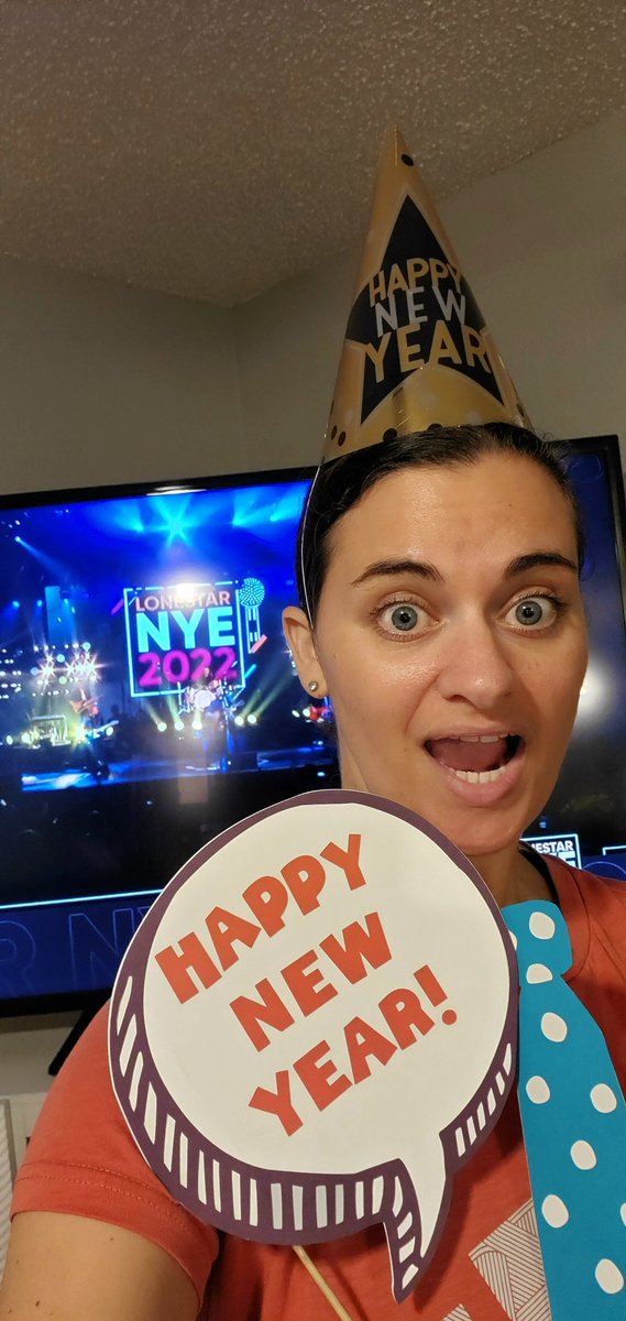 Cree0924's tweet photo. Happy New Year!! #LoneStarNYE #CovidForChristmas #2022 #Dallas https://t.co/4NtEaN6cwy