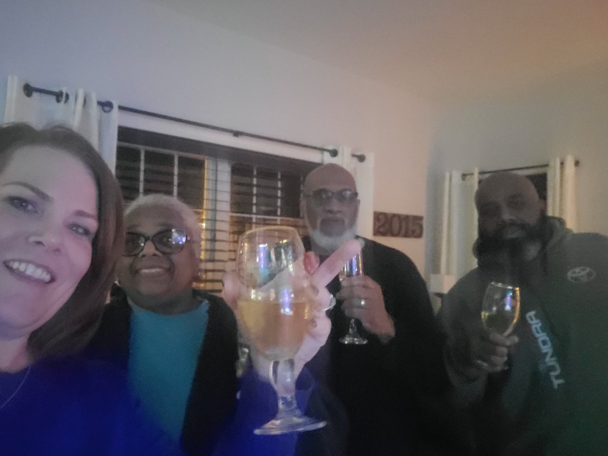 PinkPlumb's tweet photo. @CNN #CNNNYE https://t.co/rpSMqrAWKl