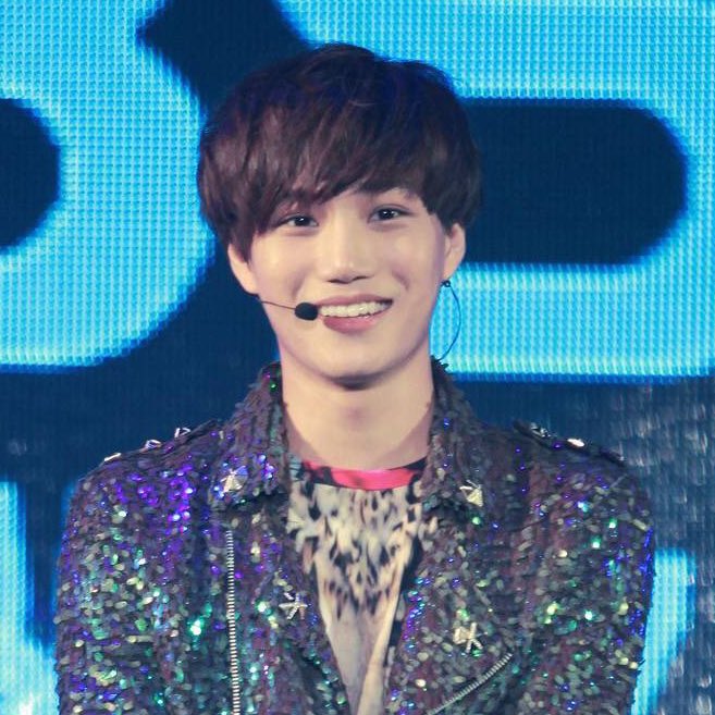 zkdlin_'s tweet photo. 2012 19살                               2022 29살 https://t.co/psfSHjmuYl
