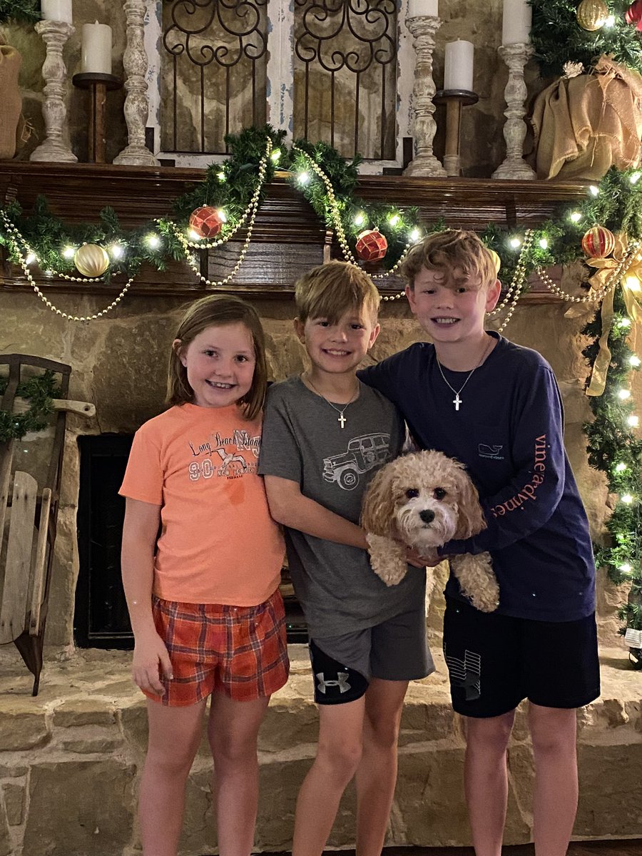 brigopens's tweet photo. Happy New Year from the Gutknecht family!  #lonestarnye https://t.co/rlJ97Op18H