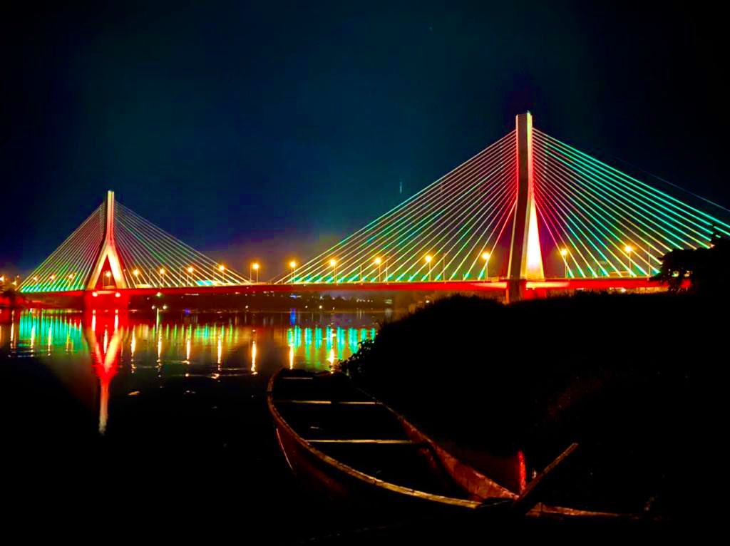 DailyMonitor's tweet photo. PHOTOS: The iconic Nile Bridge is seen illuminated in Jinja City, Busoga Sub-region in Eastern Uganda on New Year's Eve during New Year celebrations ahead of January 1, 2022. #MonitorUpdates 📸Handout https://t.co/SbKXyzeo18