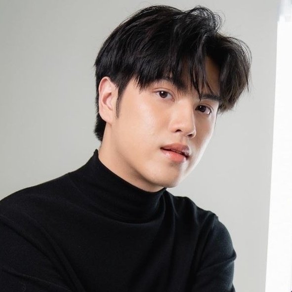 We wish you all a happy new year. Let's all enjoy the first day of 2022. ❤️

— Marc &amp; Pawin
<a href="/Amore_Marc/">PAHUN RILEY</a> <a href="/Amore_Pawin/">PAWIN NIKOLAI</a>