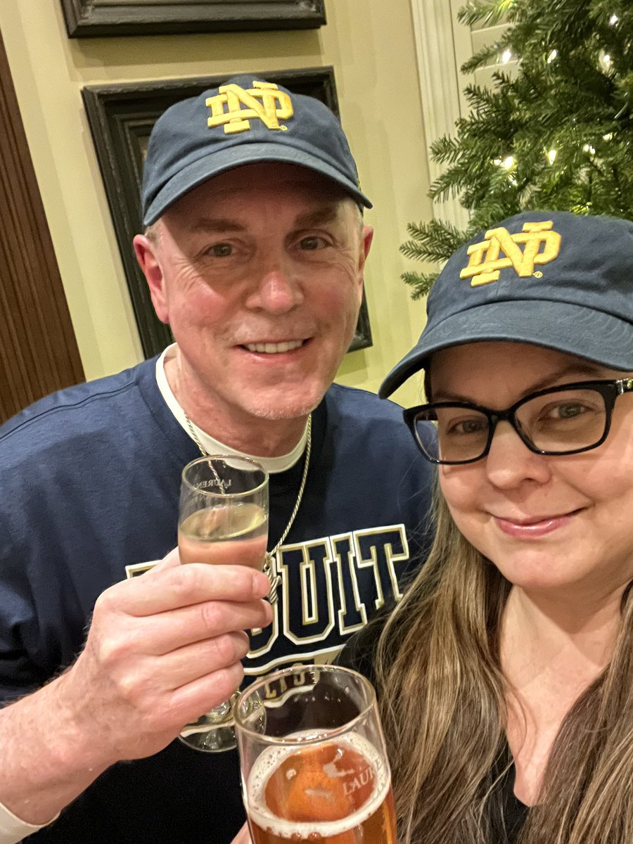 BuffyGail's tweet photo. Happy New Year’s! 🥂 #LoneStarNYE #Dallas #GoIrish☘️ https://t.co/4GqdsBqH8L