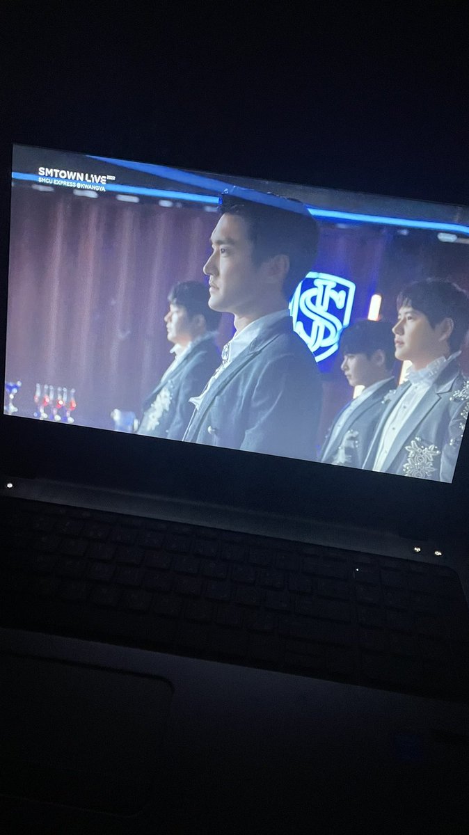 esraaadelbasha's tweet photo. Fangirling mood turns on 💙🔥

#SUPERJUNIOR @SJofficial 
#SMCU_EXPRESS #EgyptianELF https://t.co/HaIuKPP2RJ