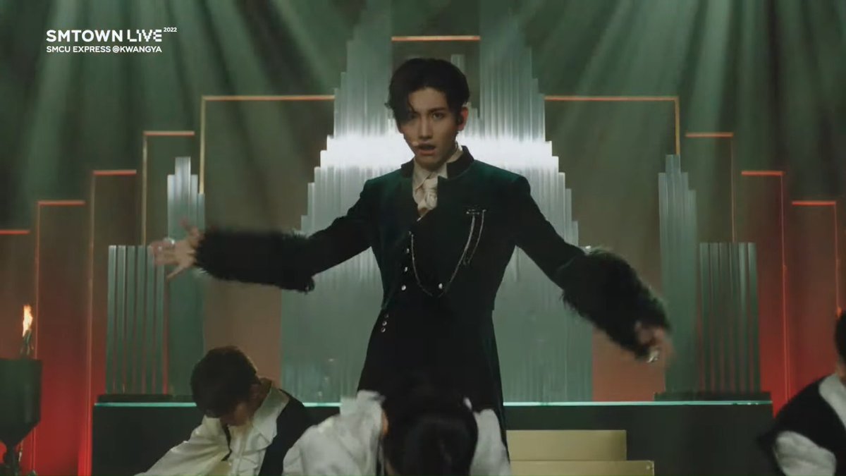 npomvtt's tweet photo. 🗣️! Max Changmin dando um um show de performance com 'Fever'. #SMTOWN_LIVE https://t.co/YweEuIRtSi