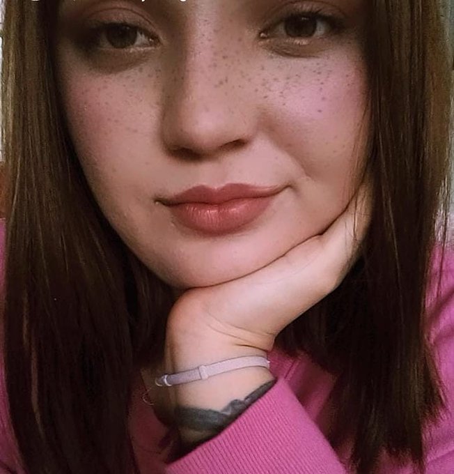 When I see them pretty green eyes Looking right back at mine. 😍🥰😉👋 https://t.co/8eYajgyd7z