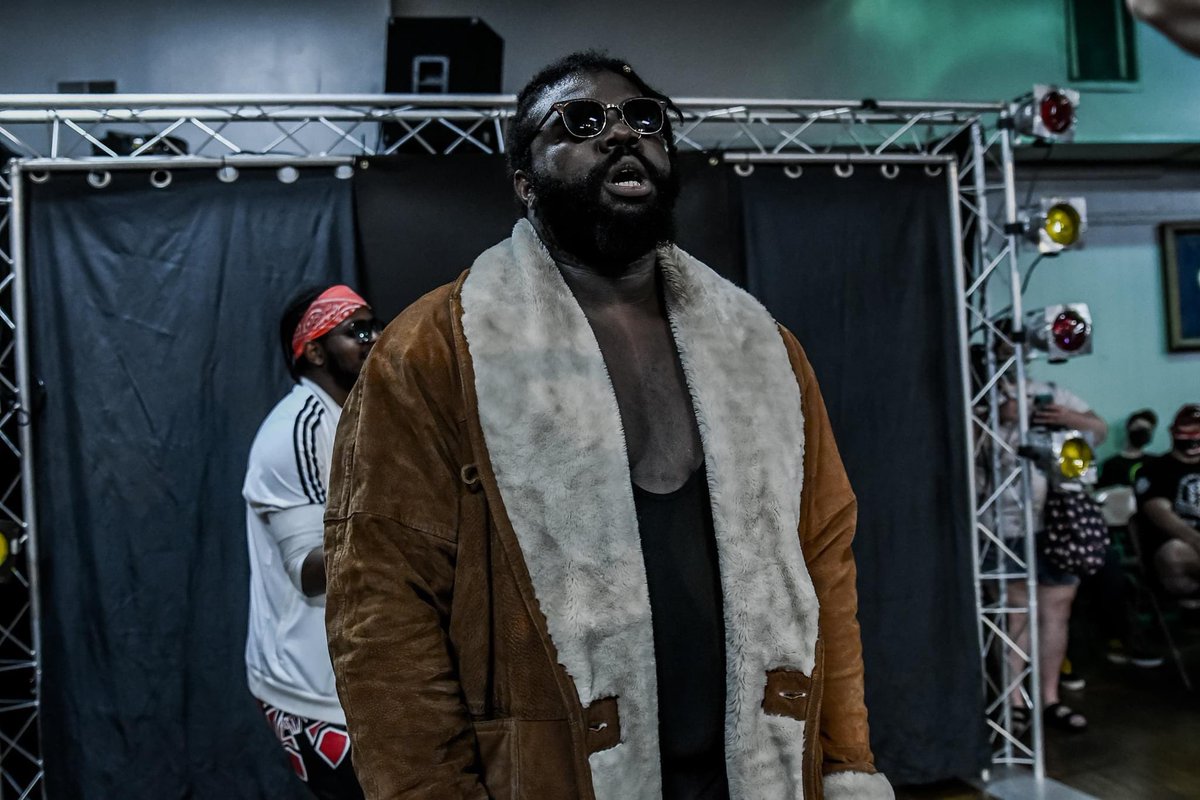 MarcusMUNCH314's tweet photo. This calendar was good wit its ehh moments. Ima leave it at that.

I started wrestling this year and made some noise in my short 7months innit. 

Next calendar it’s nothing but health, the ring &amp; family. 

Let’s get this shit. 
#PinkiesUp #LastDon https://t.co/Pz6rSvsj0d