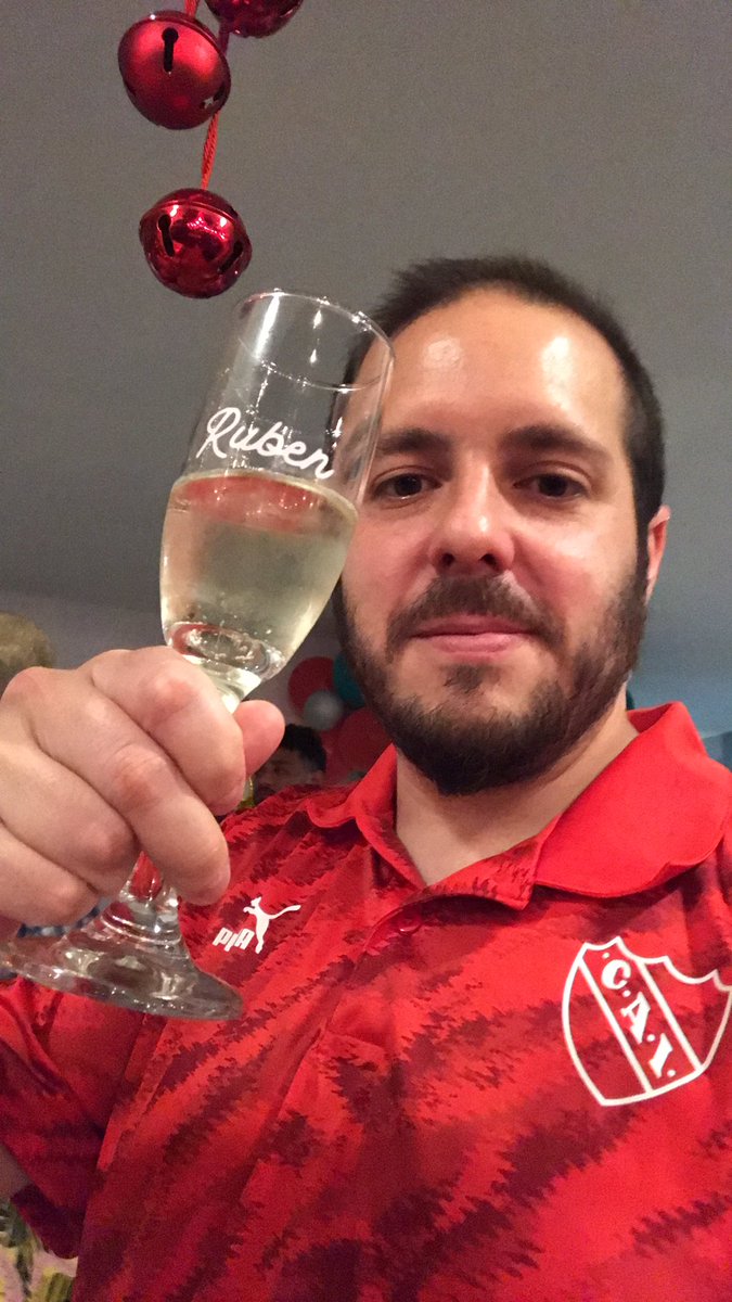 ElBencio's tweet photo. Rojo, mi buen amigo… siempre volveré a estar contigo, te alentaré de corazón y te quiero ver campeón… ya lo dijo Maradona, no se puede comparar, Rey de Copa hay uno solo, el orgullo nacional. Feliz cumple Rojo de mi vida! Club Atlético Independiente te amo https://t.co/pSy5QwxxzN