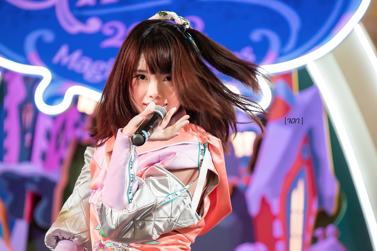 jorhorkor48's tweet photo. ทำรูปข้ามปี แล้วก็พบว่าในเม็มที่ถ่ายมีเธออยู่ 90% 🔥🔥🔥 #MusicBNK48 #BNK48 https://t.co/w8s6MkdVQf