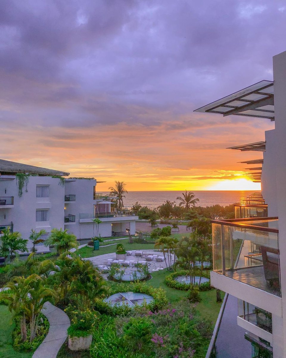 Immerse our resort's gardens, the Indian Ocean or even the sunset from your private balcony.

📸 <a href="/dear/">oh, dear</a>.myjourney
_____
Stay for a minimum of three nights, get an instant room upgrade and sundowner cocktails for two! Book now: bit.ly/SheratonKutaBa…