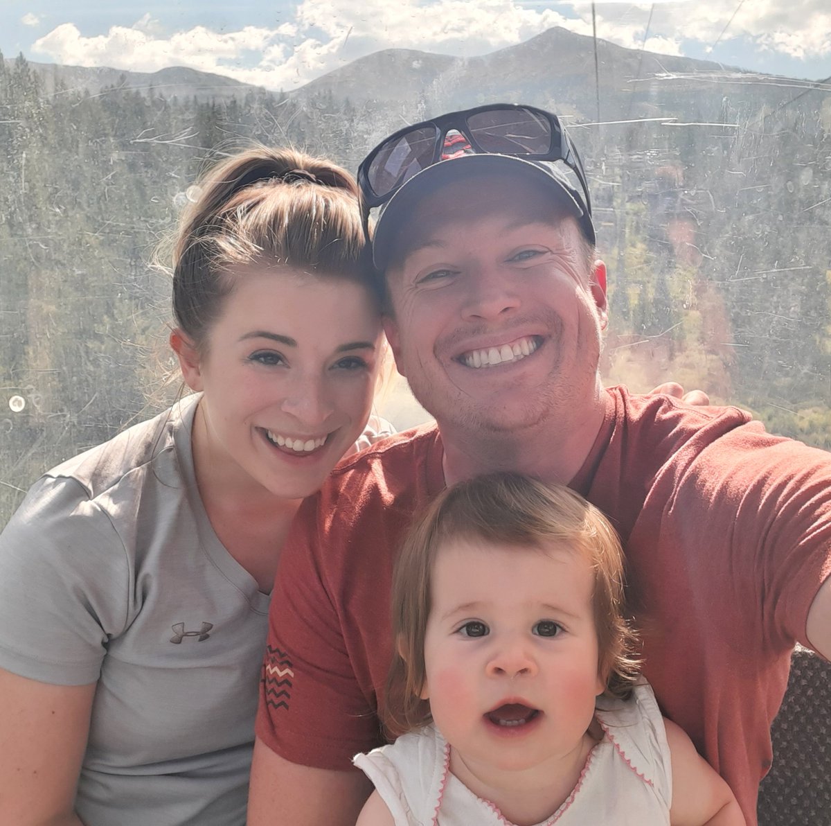 TheKenjammin's tweet photo. It's fun looking back through photos of 2021 and seeing how much Iris has grown. I often get caught up in what we think we've missed out on because of COVID, and this was a nice reminder of all the fun our little family had in our bubble. #MerryChristmas #HappyHolidays https://t.co/TEeaOdSoGG