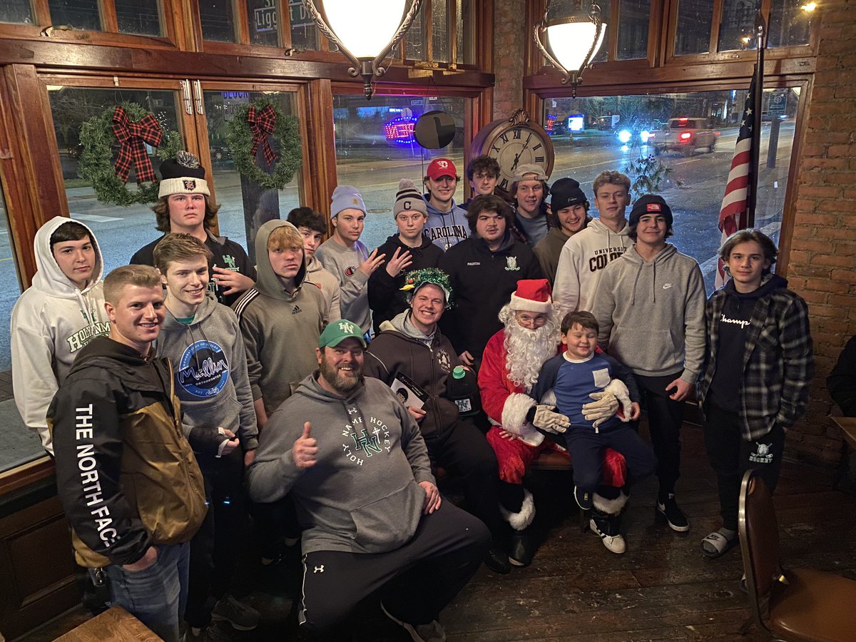 Merry Christmas from all of us <a href="/HNicehockey/">Holy Name Ice Hockey</a> and <a href="/osigymcleveland/">Old School Iron Gym</a> !!#NamerNation