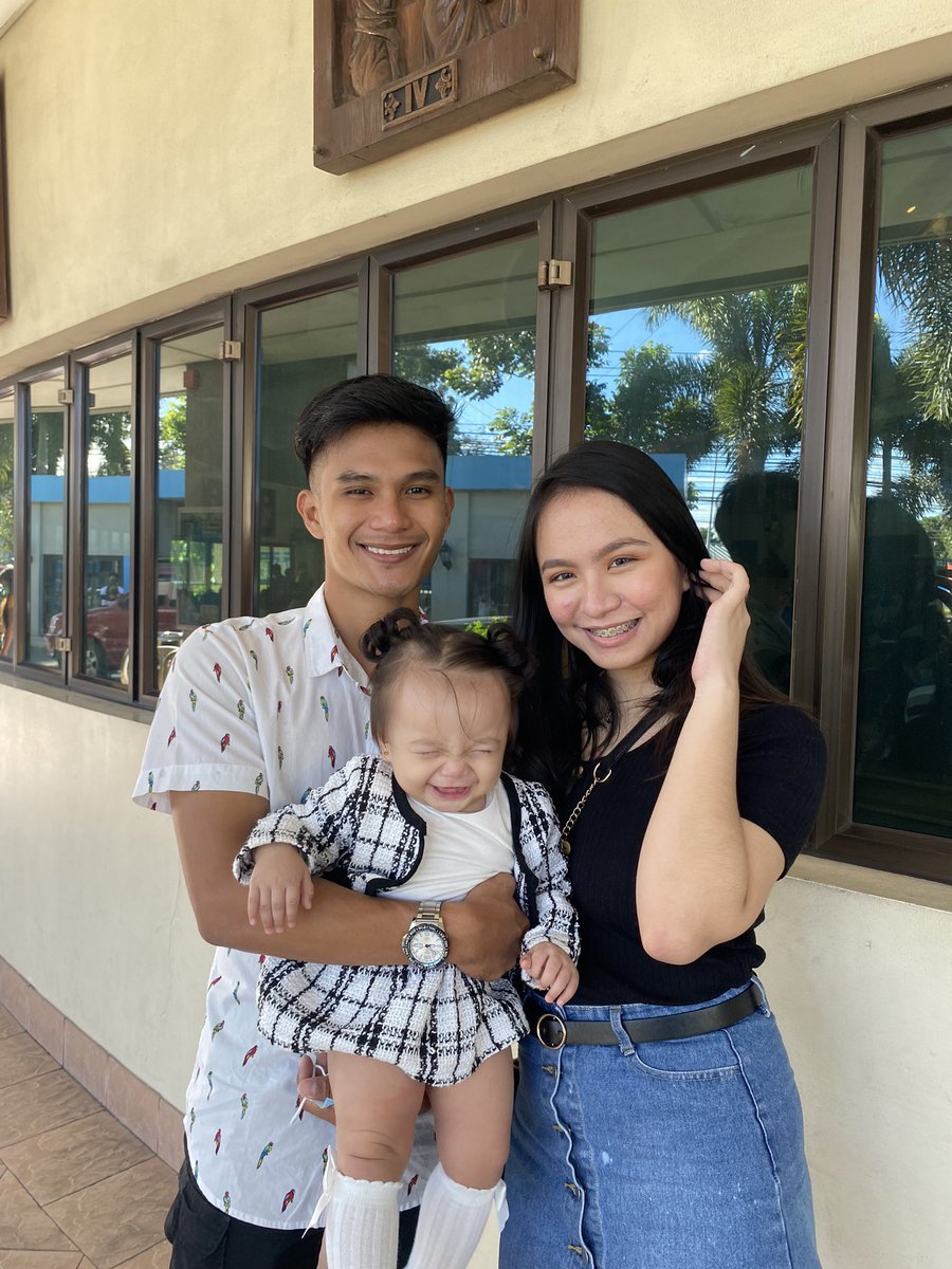 iziamoks's tweet photo. Our first Christmas as family of three ❤️ https://t.co/qeESfOj2Au
