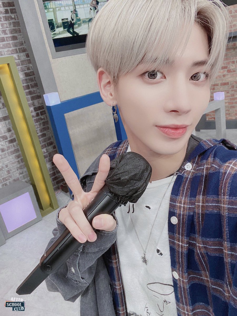 THNK4NG's tweet photo. Foto inedita de #TAEHYUN de after school club.
🎄 Feliz navidad 🎄
#TXT_ASC #태현 #투모로우바이투게더태현 @TXT_members https://t.co/Qs2vPB5GKF