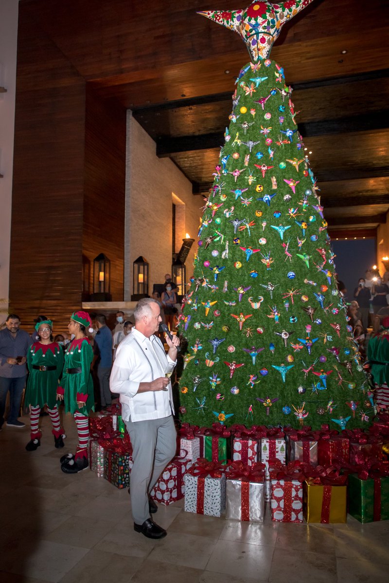 From #CaboAzulResort we wish to all our Members, Guest and Team Members a very Happy Holiday Season! 🎄🪅🥂
#LifeAtDiamond
#LifeAtHGV
#holidayseason