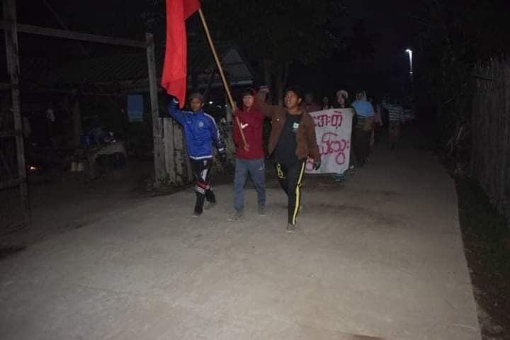 Nora_Khon's tweet photo. At the dawn of December 25, the people of Being Nwe Chaung village in Yinmarbin township continued 252nd anti-military strike despite cold weather.

#PropagandaOfWorld 
#Dec25Coup  
#WhatsHappeningInMyanmar https://t.co/sr8aP9RyDF
