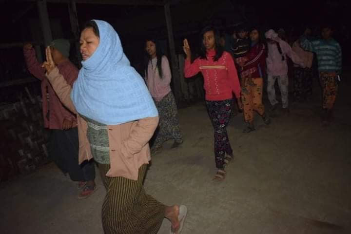 Nora_Khon's tweet photo. At the dawn of December 25, the people of Being Nwe Chaung village in Yinmarbin township continued 252nd anti-military strike despite cold weather.

#PropagandaOfWorld 
#Dec25Coup  
#WhatsHappeningInMyanmar https://t.co/sr8aP9RyDF