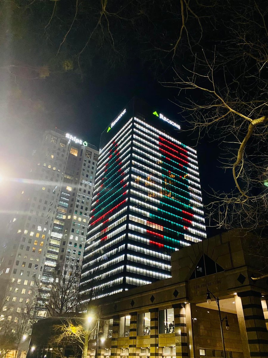 Always look forward to seeing the @askRegions  Regions Building in downtown Birmingham around the holidays. Decided to get a look up close this year.Merry Christmas Everyone from my family to yours.
