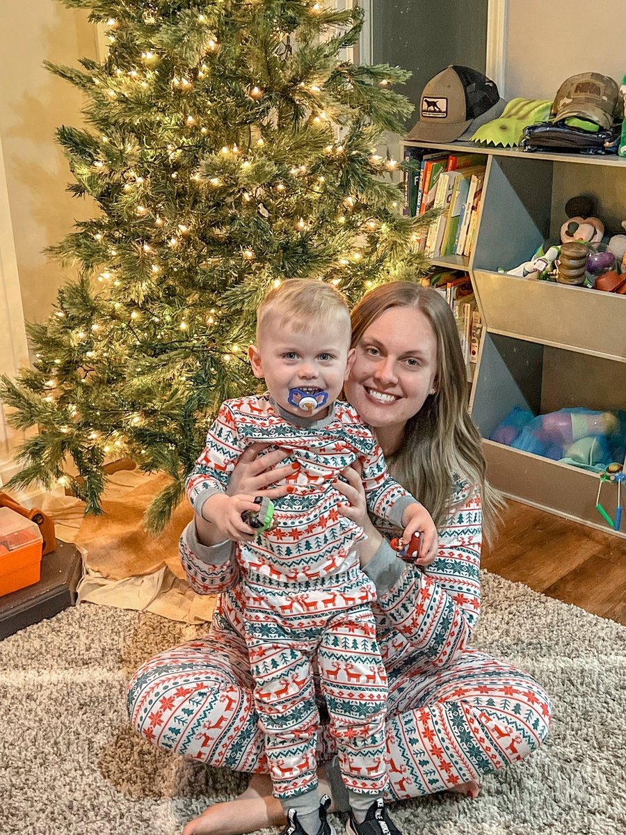 JessSnodgrass's tweet photo. Christmas Eve ❤️💚 https://t.co/iMNtULi0x1