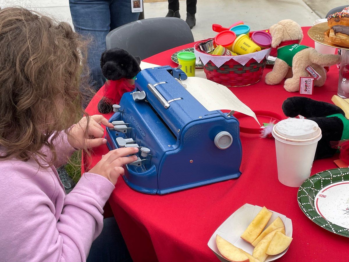 USPSBayArea's tweet photo. As we wind down into Christmas this evening we take time to recognize some of the people &amp; events that motivated us to deliver a warm holiday season.

@USPSOpSanta is an amazing program that has fulfilled the needs &amp; wishes of children &amp; families for over 109 years

#PriorityYule https://t.co/fG4RJ2PNrv