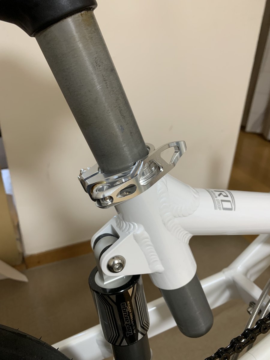 flanker29x's tweet image. タルタルーガ タイプFのシートクランプをRIDEAのBirdy用（φ40mm）のものに変更してみました。
軽い割にレバー自体は大きめで良い感じ。
ノーマルから20g程軽量化ｗ
#Tartaruga #タルタルーガ #typeF