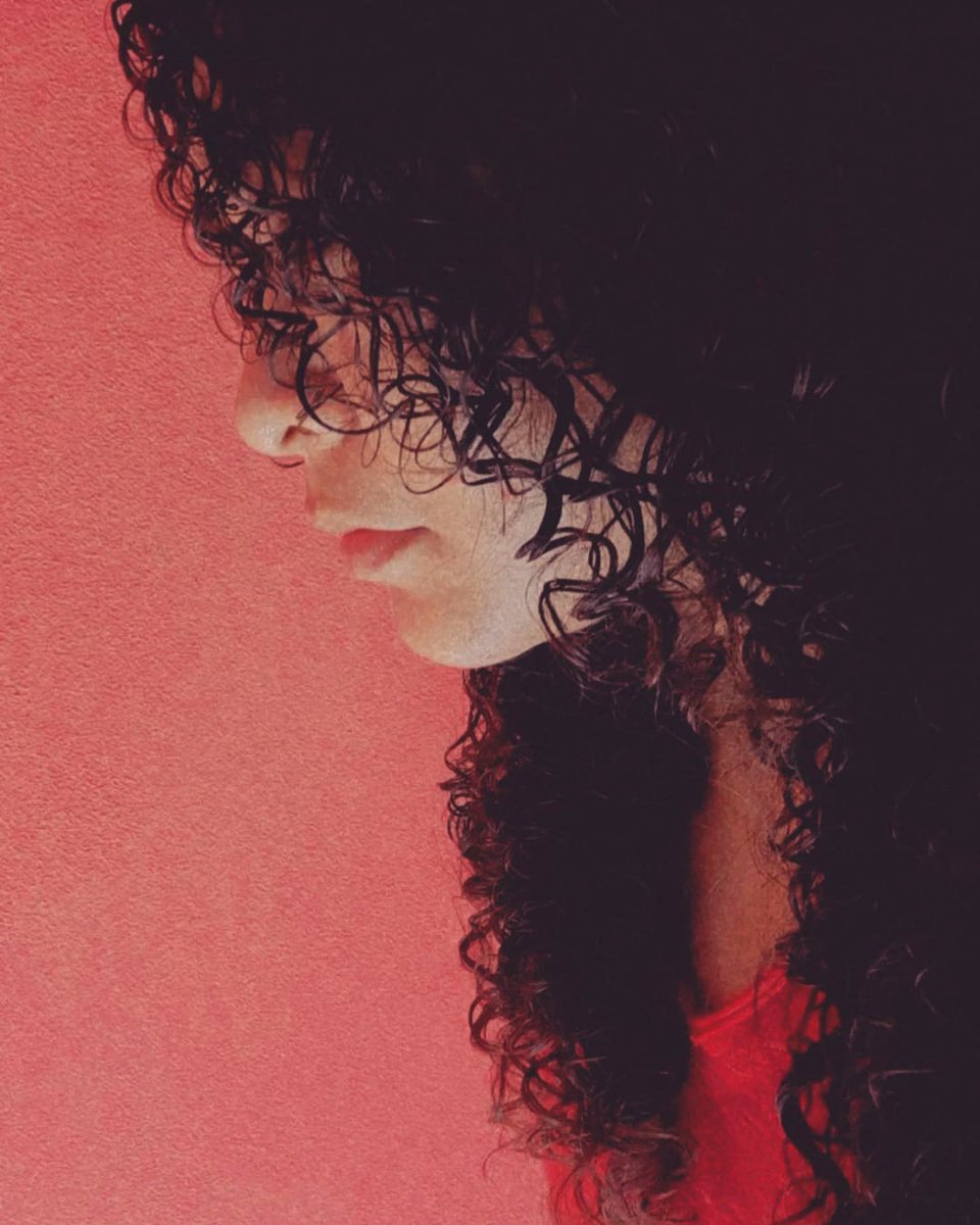 AngieIgles's tweet photo. Take a deep breath and keep moving on! 💫 #Xmas #xmasfeelings #curlyhair #curls #MerryChristmas https://t.co/MXhdZvWlLE