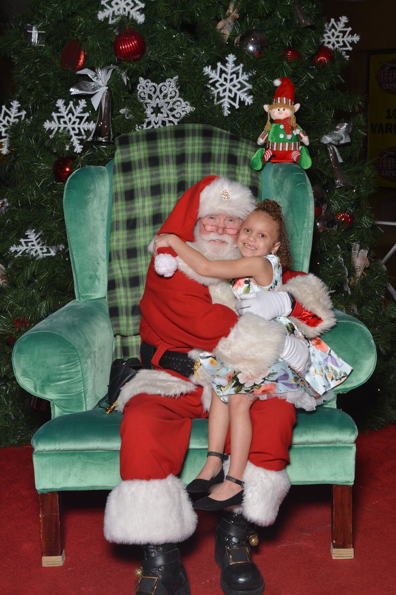 tinaro53's tweet photo. Granddaughter.:) https://t.co/dlbrqV9nhN
