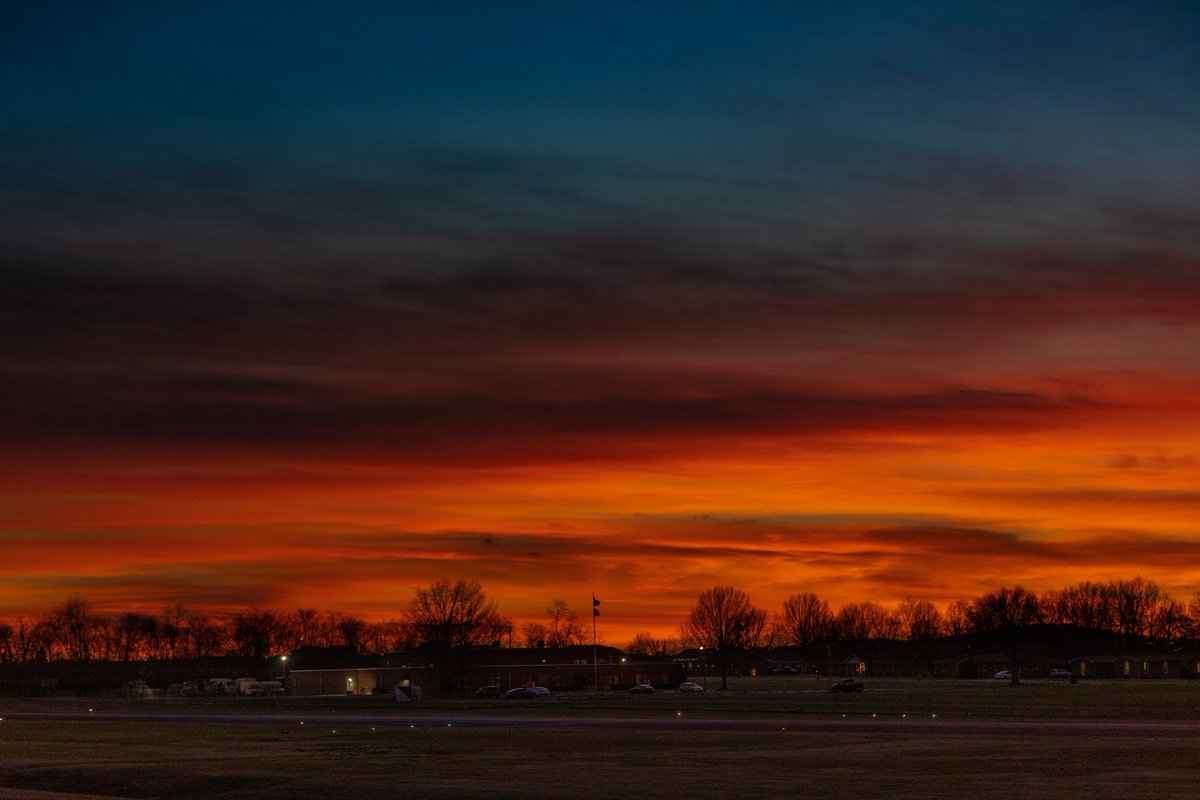 DanielLCowan's tweet photo. Christmas Eve #sunset from #Lebanon #Tennessee https://t.co/m1FbTHNL6u