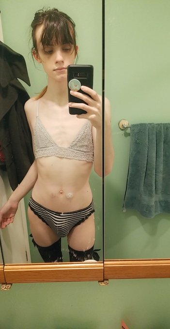 abt to shower.. #nsfw #trans https://t.co/CarWXeTEtc<a href="/tag/nsfw"class="tags">#nsfw</a><a href="/tag/trans"class="tags">#trans</a>