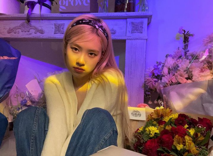 MERY CHRISTMAS 🎄🎅🎉#ROSÉ #로제 #블랙핑크로제 <a href="/BLACKPINK/">BLACKPINKOFFICIAL</a>